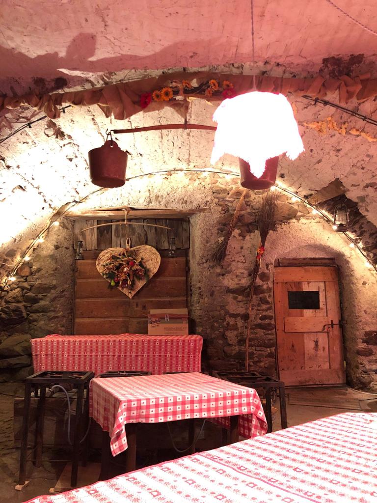 Il 21 luglio c’è “En giro en tra le Cort”: l’evento enogastronomico di Mezzana in Val di Sole