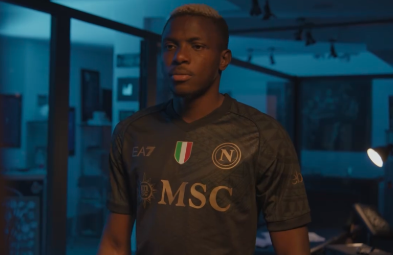 Il Napoli presenta la terza maglia: ecco da quando sarà in vendita
