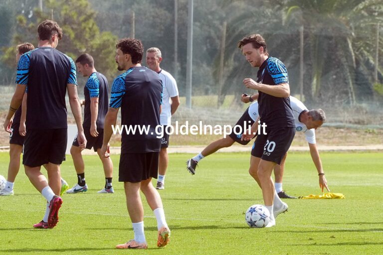 Qui Castel Volturno. Personalizzato per Mario Rui, Rrahmani, Osimhen e Zielinski