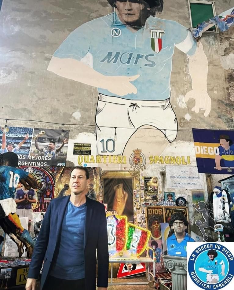 Rudi Garcia in visita ai Quartieri Spagnoli per omaggiare Maradona