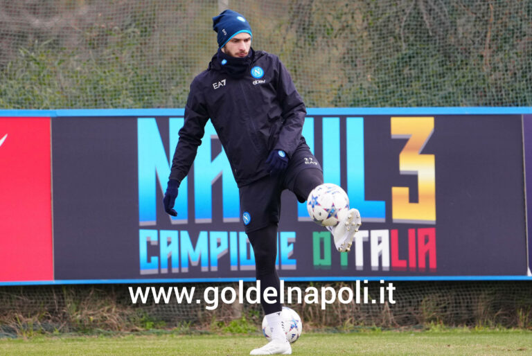 Qui Castel Volturno, lavoro in campo per Kvara