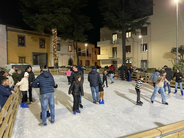 Vico Equense. Un successo la pista di pattinaggio gratuita