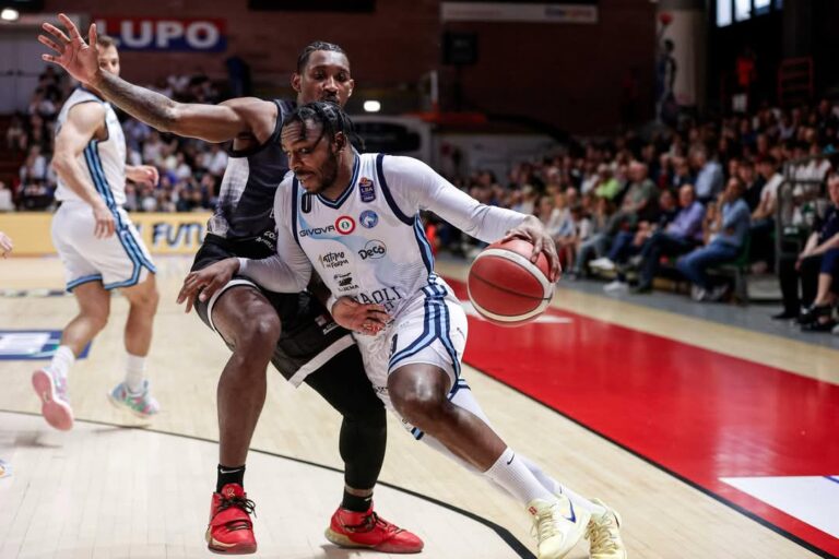 Napoli Basket, missione compiuta: il prossimo anno sarà ancora Serie A!