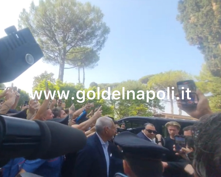 De Bruyne arriva a Villa Stuart per le visite mediche