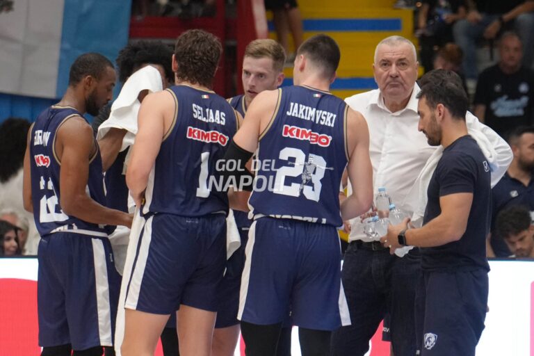 Napoli Basketball batte Reggio Emilia 99-93